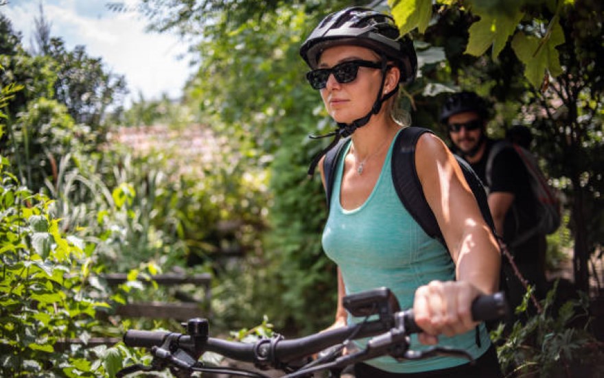 How Much Air Should You Put In Your Hybrid Bike Tires? [ Updated July