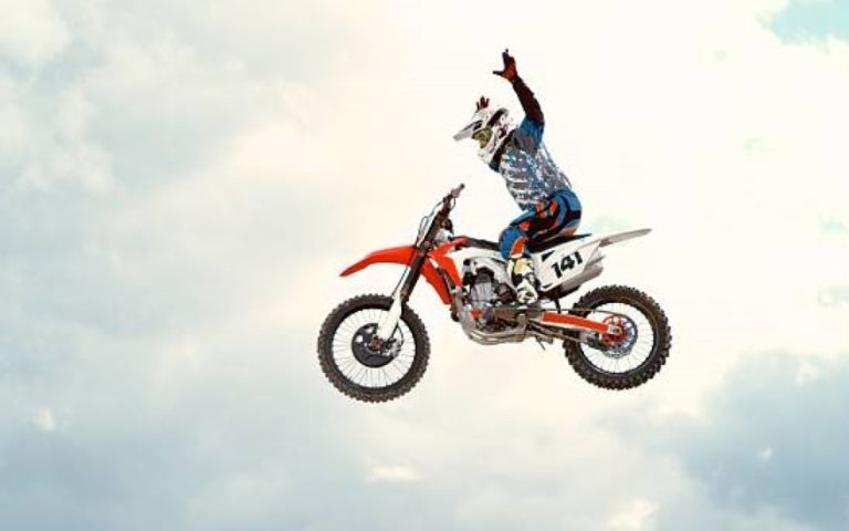 Clean a Dirt Bike Carburetor for Optimal Performance